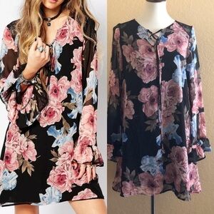 Honey Punch  Bell Sleeve Dress Floral Print Size M